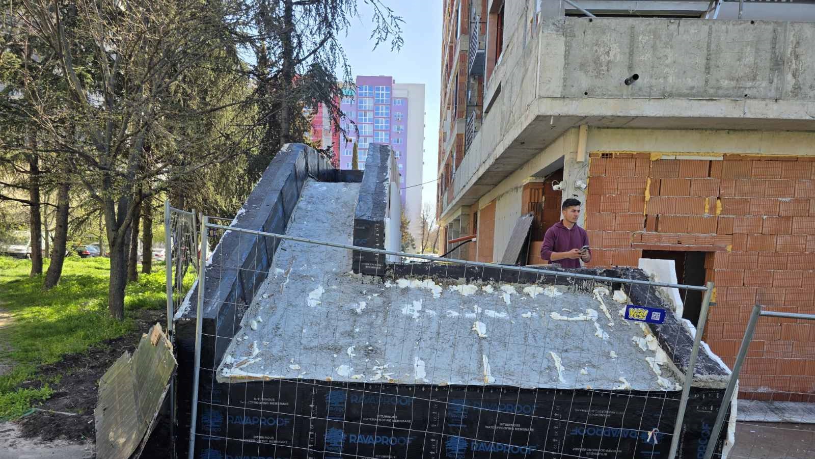Лепене на камък в общите части на 7 етажна жилищна сграда (бившата механа "Златното пиле"), гр. Бургас - СТРУКТУРА 2025